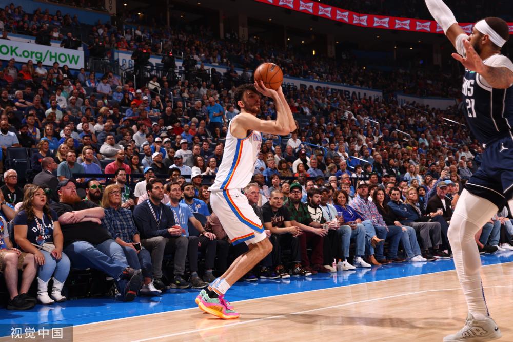 跃起将球牢 跃起将球牢