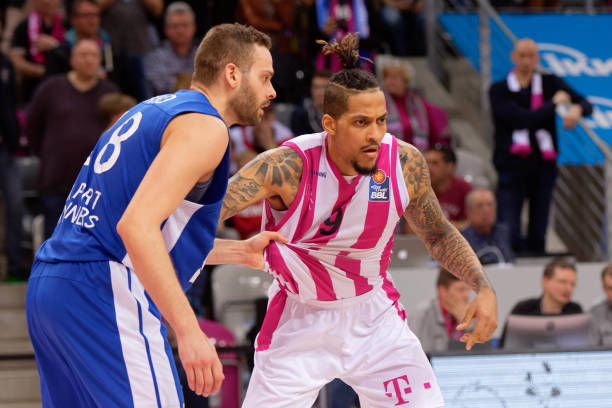 中发挥边路 中发挥边路