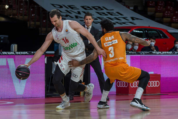 多哈世乒赛：国乒再输巴西！雨果4-3险胜梁靖崑，将与王楚钦争冠军